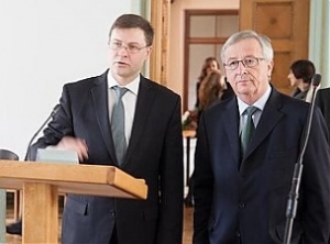 Valdis Dombrovskis e Jean Claude Juncker